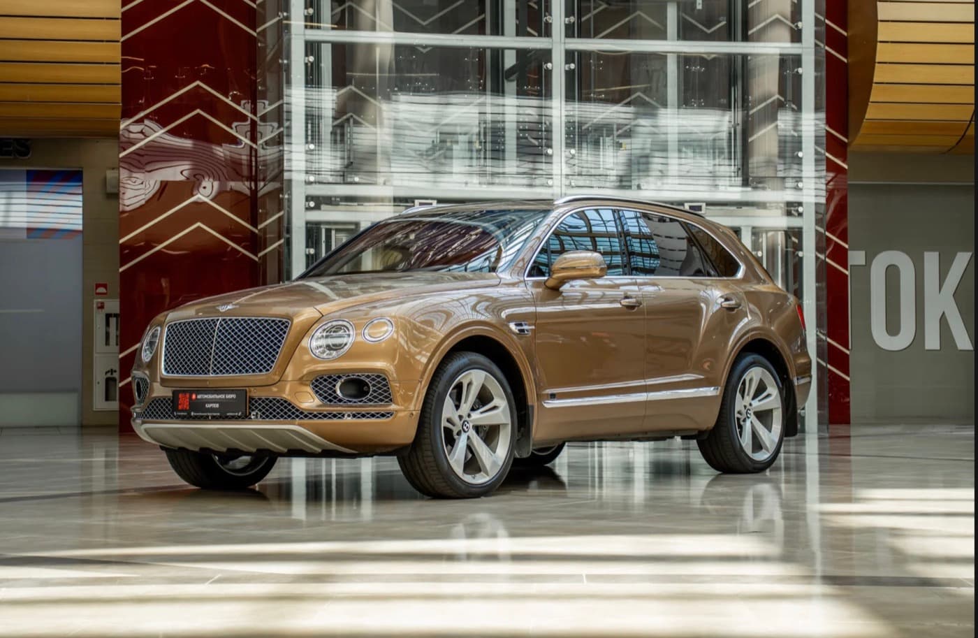 Bentley Bentayga / 2016